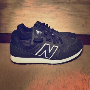 New Balance kids size 5.5 black
